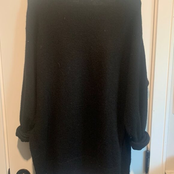 H&M black V-neck sweater (size XS) - Picture 4 of 4